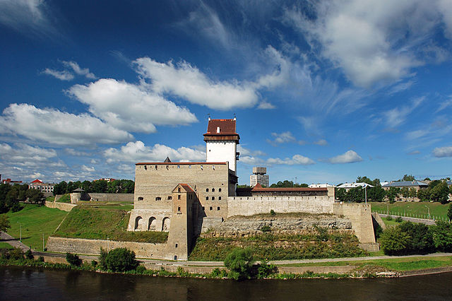 File:Narva castle 2008.JPG