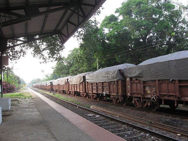 File:Iron Ore Train Goa .jpg