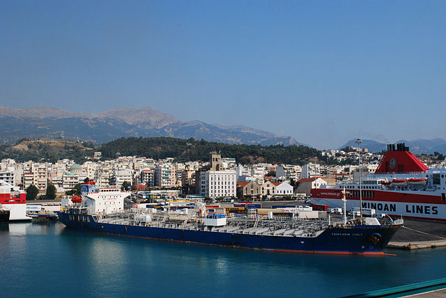 File:Le port de Patras en ao&ucirc;t 2009 - 3.jpg