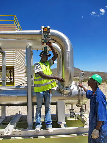 File:Worker in Olkaria Kenya.jpg