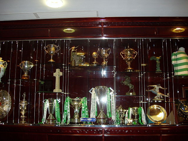 File:Celtic FC trophy case.JPG
