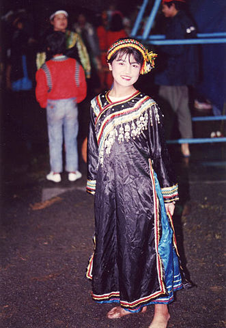 File:Taiwan bunun dancer.jpg
