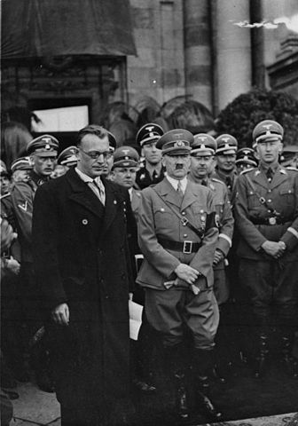 File:Bundesarchiv Bild 119-5243, Wien, Arthur Sey&szlig;-Inquart, Adolf Hitler.jpg
