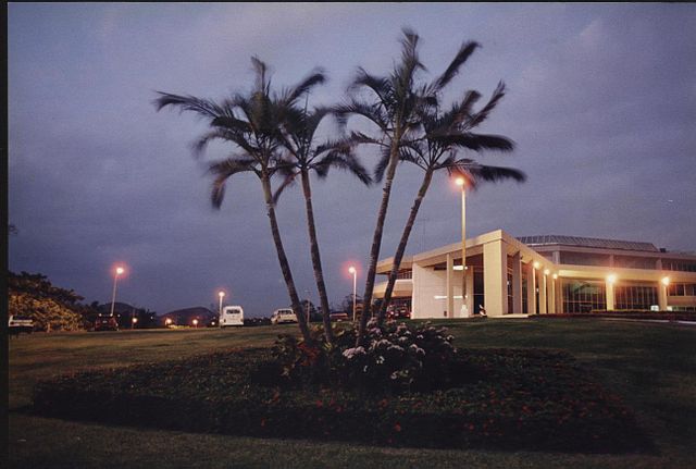 File:Rectorado noche.jpg