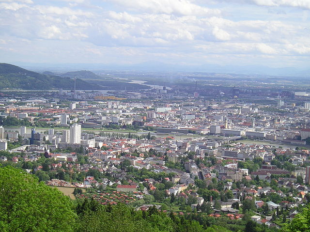 File:LinzvomP&ouml;stlingberg aus.jpg