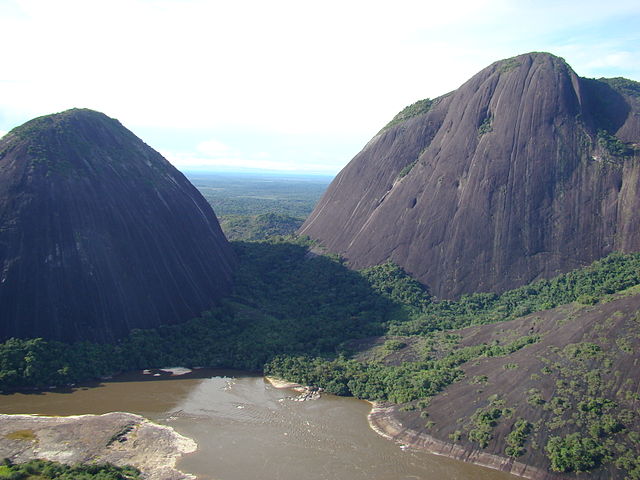 File:Cerros de Mavecure (Guain&iacute;a, Colombia).JPG