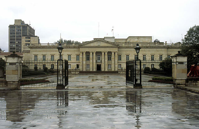 File:Casa presidencial de Bogot&aacute;.jpg