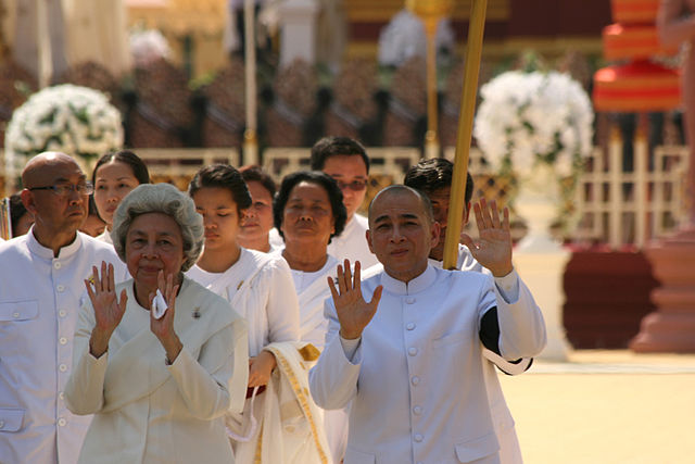 File:Cambodge - Roi et m&egrave;re.JPG