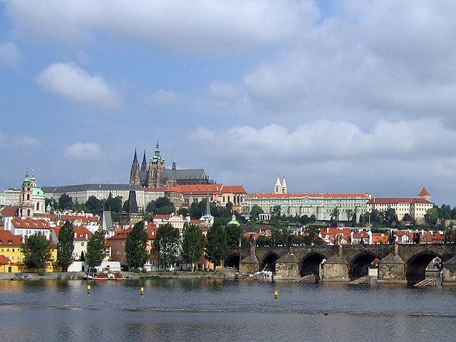 File:Praha Karaliu rumu kompleksas.jpg