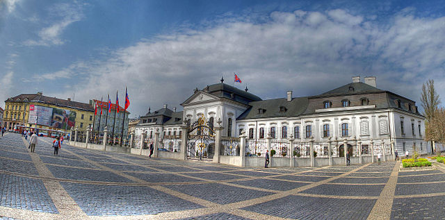 File:Palacio de Grassalkovich - Bratislava - Rep&uacute;blica Eslovaca.jpg