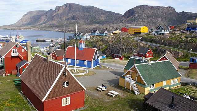 File:Sisimiut-centrum.jpg