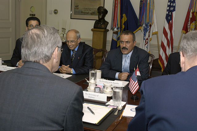 File:Ali Abdullah Saleh meets Donald H. Rumsfeld at Pentagon 2004.jpg