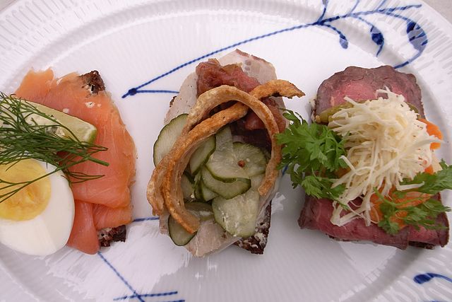 File:Sm&oslash;rrebr&oslash;d-01.jpg