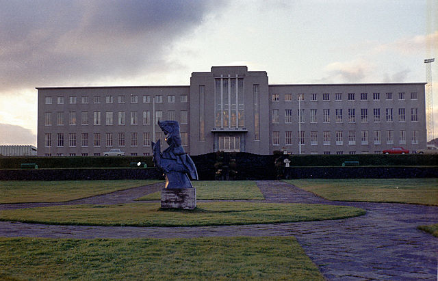 File:Haskoli Islands main building.jpg