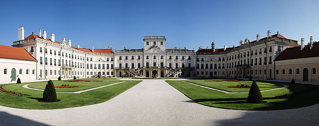 File:Esterh&aacute;zy-kast&eacute;ly (4051. sz&aacute;m&uacute; műeml&eacute;k) 2.jpg