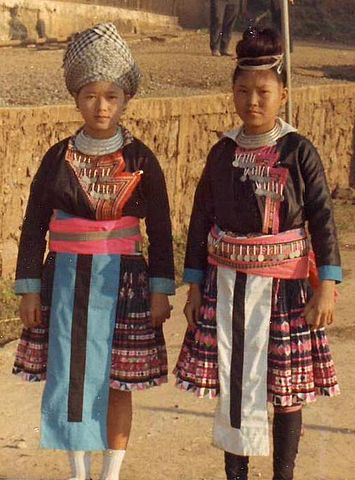 File:Hmong girls in Laos 1973 2.jpg