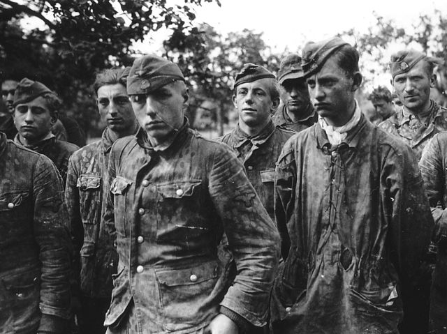 File:German prisoners SS-Panzerdivision Totenkopf.jpg