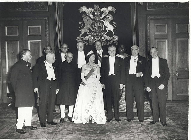 File:Queen Elizabeth II and the Prime Ministers of the Commonwealth Nations, at Windsor Castle (1960 Commonwealth Prime Minister's Conference).jpg