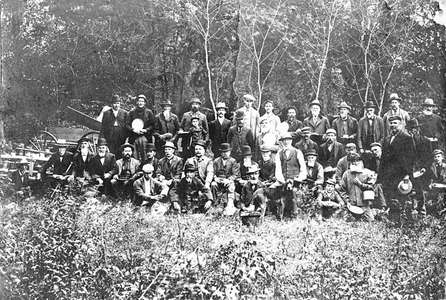 File:Hunters Garden Association, group photo (1900).jpg