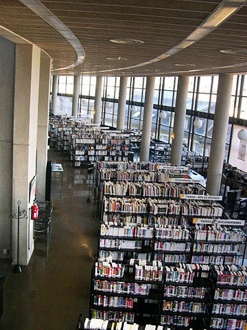 File:Chambery interieur mediatheque 600px.jpg