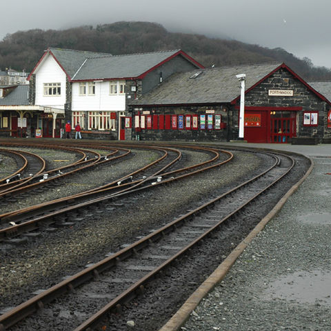 File:Porthmadog station.jpg