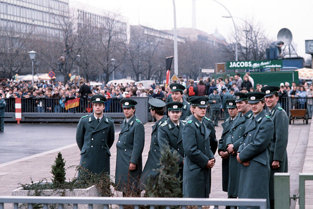 File:Volkspolizei at the official opening of the Brandenburg Gate.jpg
