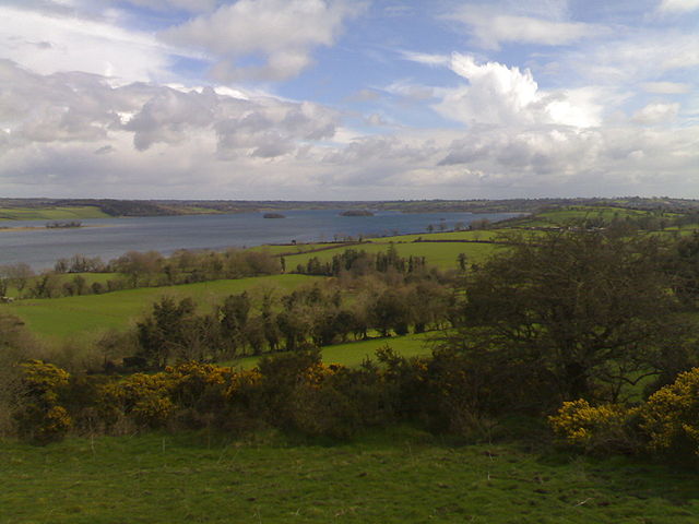 File:NunsTurgesius Castle isles Lough Lene.JPG