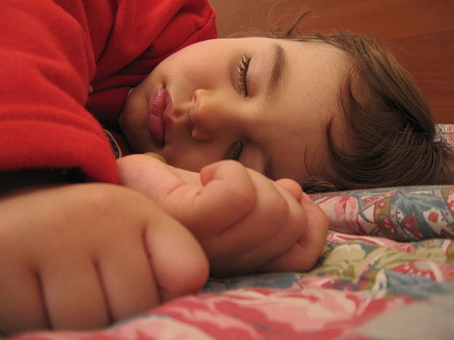 File:A child sleeping.jpg