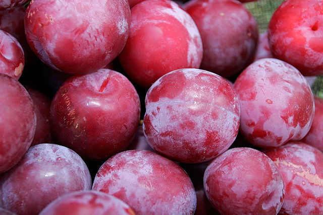 File:Plums in basket.jpg