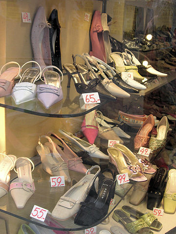 File:Lotsofshoes.JPG