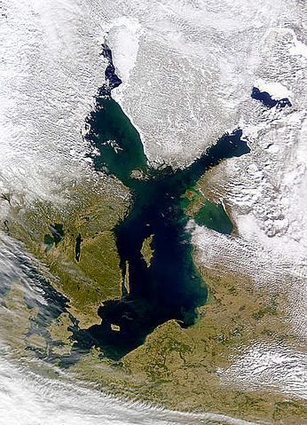 File:BalticSea March2000 NASA-S2000084115409 md.jpg