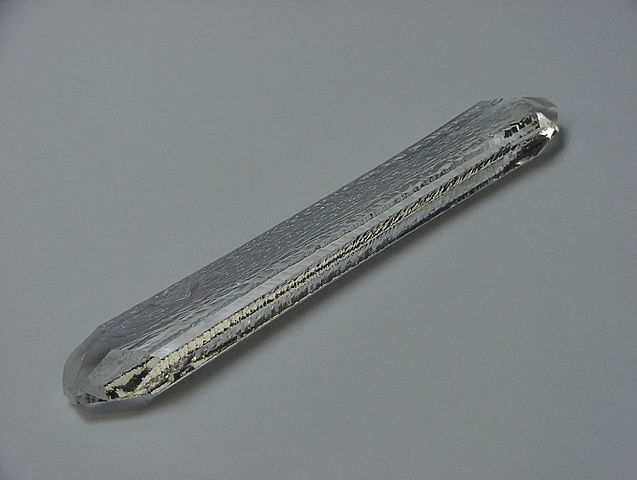 File:Synthetic quartz crystal.jpg