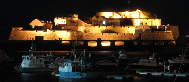 File:Castle Cornet Floodlit.jpg