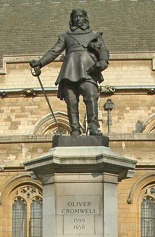 File:Oliver Cromwell - Statue - Palace of Westminster - London - 240404.jpg