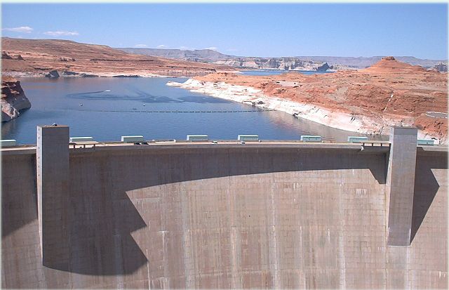 File:Glen Canyon Dam & Lake Powell.jpg