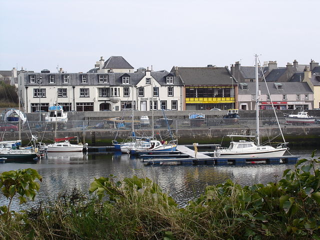 File:Boats at Stornoway.jpg