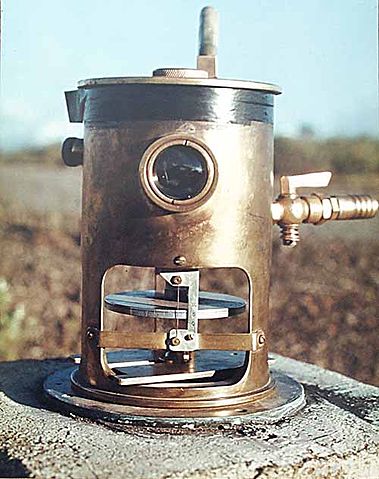 File:Tiltmeter on Mauna Loa.jpg