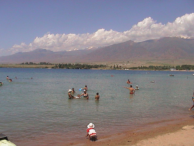 File:Issyk Kul beach.JPG