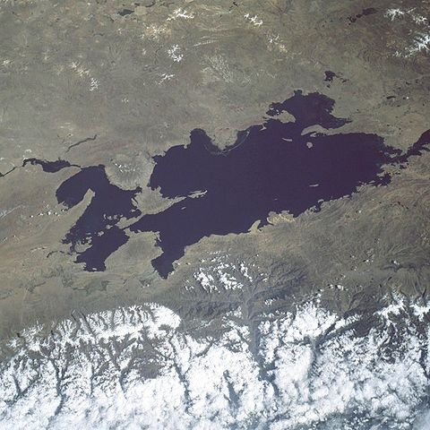 File:Lake titicaca.jpg