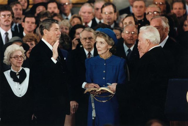 File:President Reagan being sworn in for second term in the rotunda at the U.S. Capitol 1985.jpg
