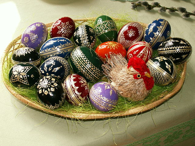 File:Easter eggs - straw decoration.jpg