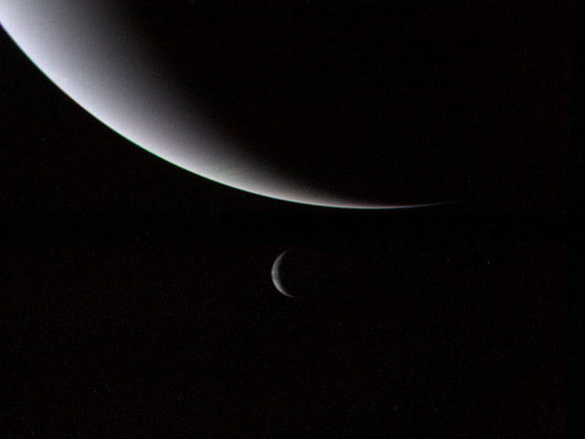 File:Voyager 2 Neptune and Triton.jpg