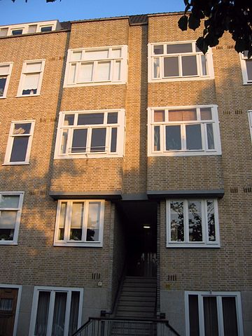 File:AnneFrankMerwedeplein.jpg