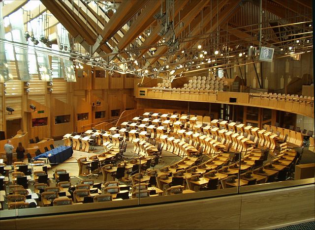 File:Debating chamber, Scottish Parliament (31-05-2006).jpg