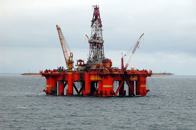 File:Oil platform in the North SeaPros.jpg