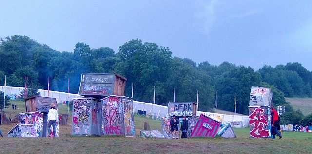File:Banksyglasto.JPG