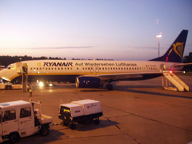 File:Ryanair-sxf.jpg