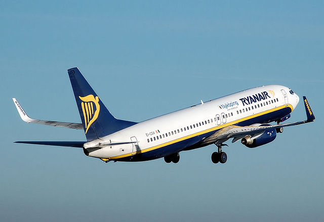 File:Ryanair b737-800 nykoping ei-csv arp.jpg