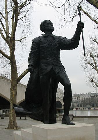 File:Laurence Oliver statue South Bank.jpg