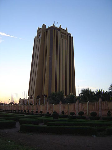 File:BCEAO tower Bamako.jpg